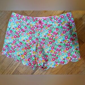 Lilly Pulitzer scalloped shorts size 8